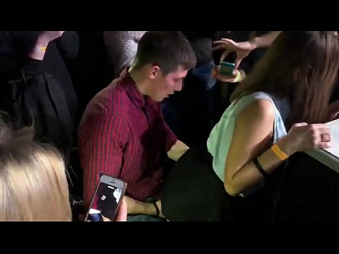 ❤️ Ubulili bangempela ku-nightclub yaseRussia. Intombazane yaseRussia eneminyaka engu-18 ubudala ingene endunu nasesithweni sangasese e-nightclub Izocansi fb ku-porn zu.muitohentai.ru ❌